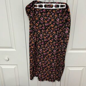 Divided floral skirt XL, elastic waist, excellent preowned condition, no flaws